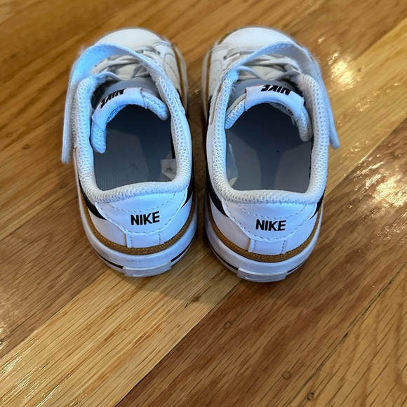 Baby boy size 7 Nikes - Picture 2 of 3